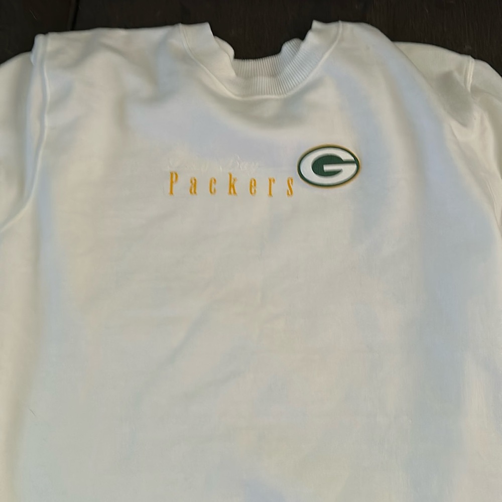 Green Bay Packers sweatshirt. Worn a couple of times. Size women’s large.